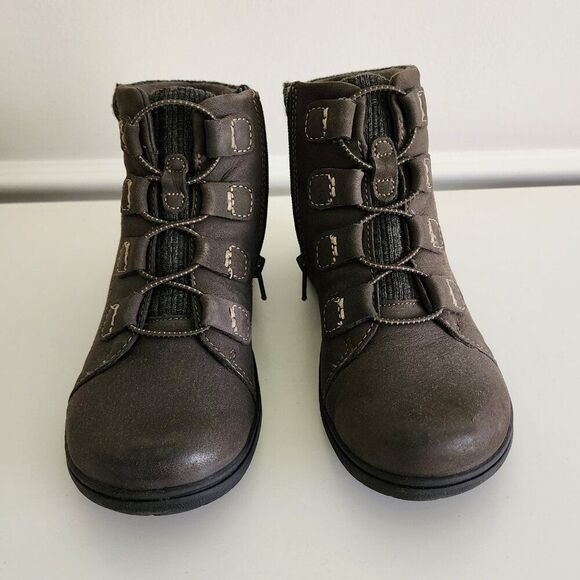 Clarks Carleigh Jade Leather Boot | Women's 6 | Side Zipper Olive Green LIKE NEW - Picture 3 of 10